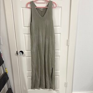 Easel Green Sleeveless V-Neck Sheath Maxi Dress